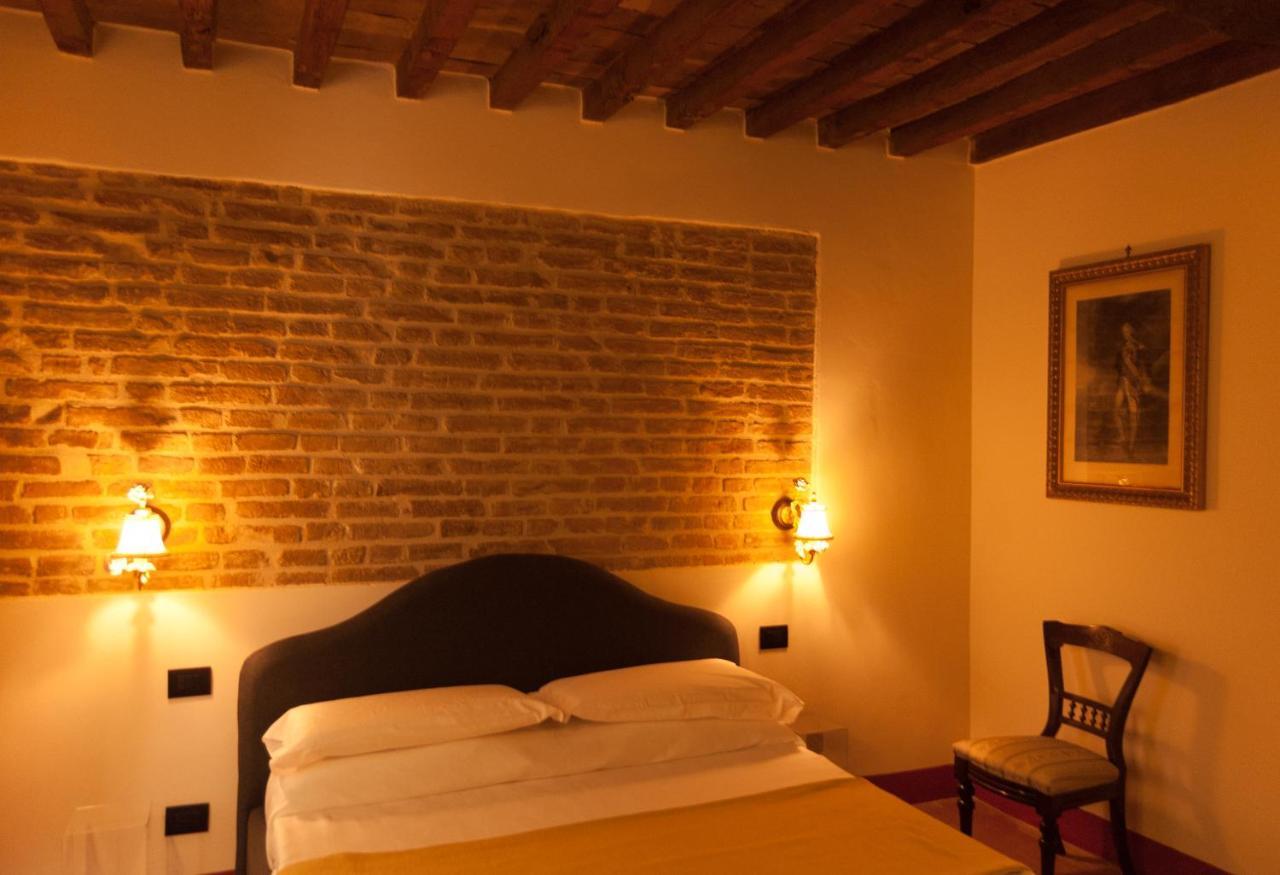 サン・ジミニャーノ Palazzo Benucci Bed & Breakfast エクステリア 写真
